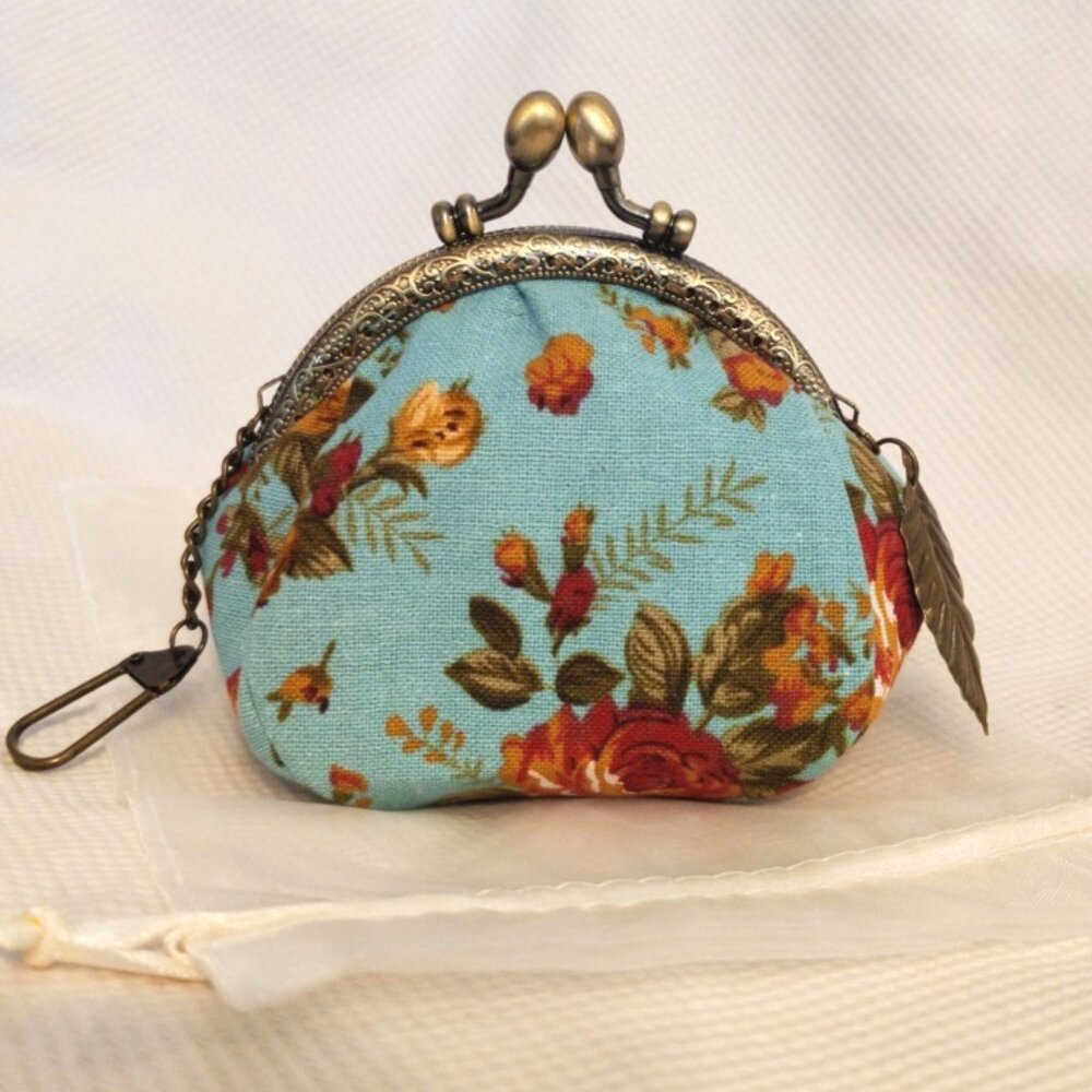 Unbranded Floral Linen Kiss Lock Coin Purse Keychain Bag Charm in Light Blue NEW